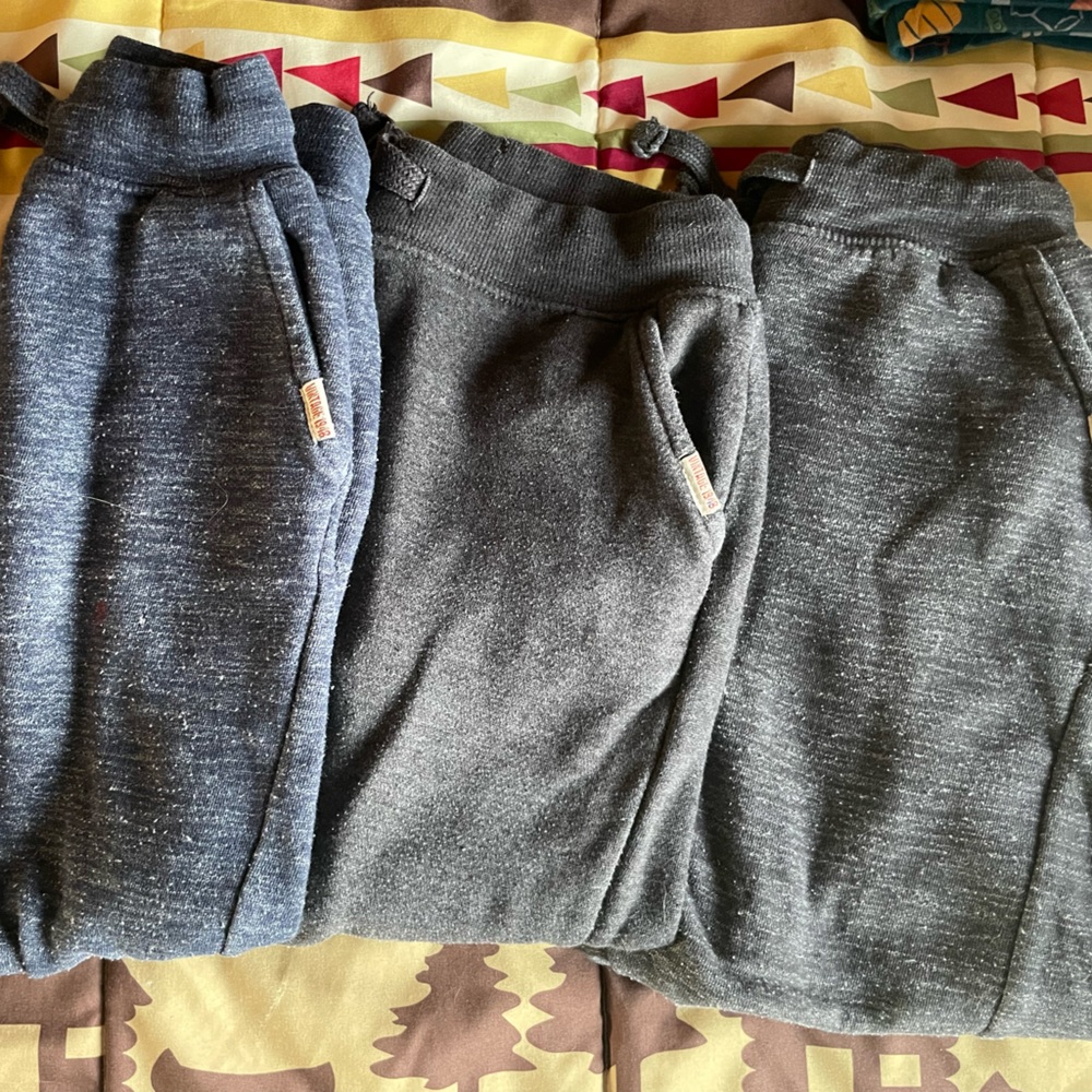 Boys size 7 sweatpants